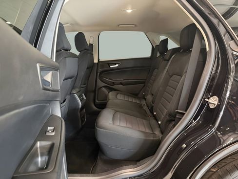 Certified 2022 Ford Edge SE w/ Black Appearance Package AWD/4WD image 10