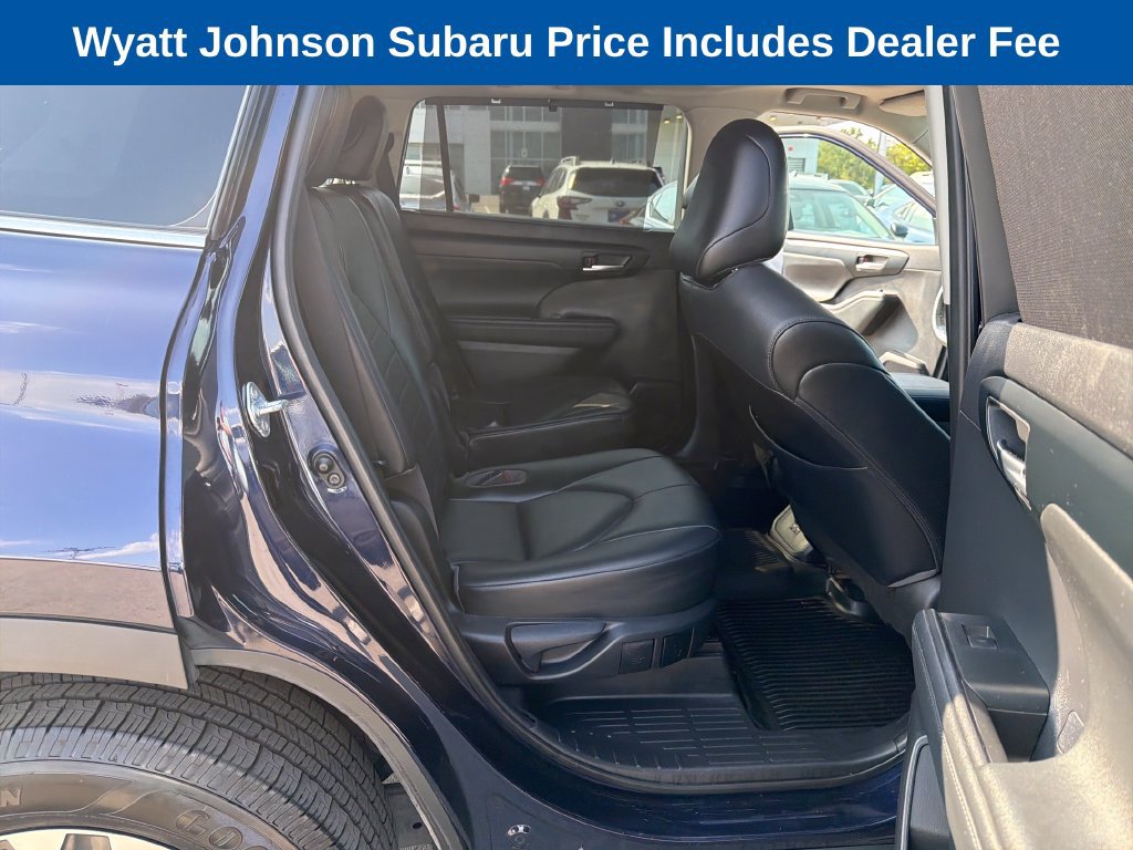 Used 2021 Toyota Highlander XLE AWD/4WD image 41