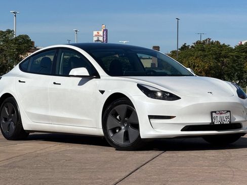 Used 2023 Tesla Model 3 Standard Range RWD image 2