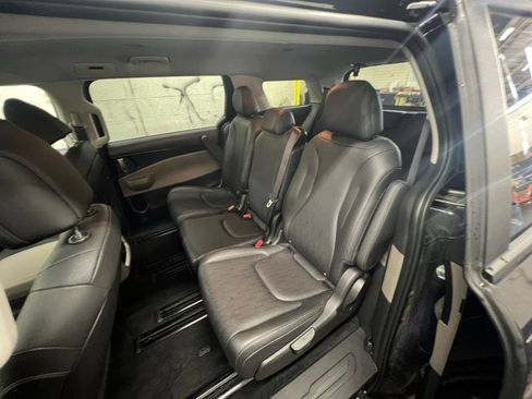 Used 2026 Kia Carnival FWD image 27