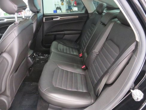 Used 2016 Ford Fusion SE w/ Equipment Group 202A FWD image 12