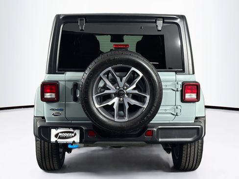 Used 2024 Jeep Wrangler Unlimited w/ Convenience Group image 10