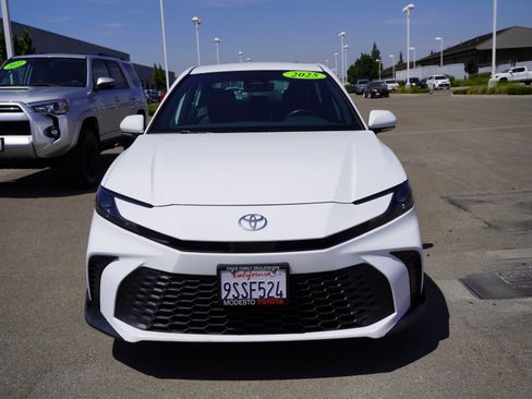 Used 2025 Toyota Camry SE w/ Convenience Package FWD image 6