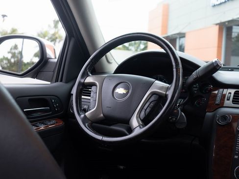 Used 2013 Chevrolet Avalanche LTZ image 29