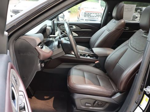 Used 2025 Ford Explorer Platinum w/ LUX Leather Package AWD/4WD image 21