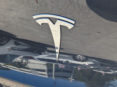 Used 2024 Tesla Model Y 2WD image 15