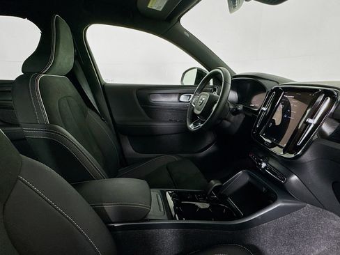 Used 2023 Volvo XC40 Recharge Plus image 49