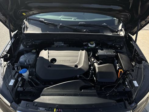 Used 2024 Volvo XC40 B5 Plus image 30