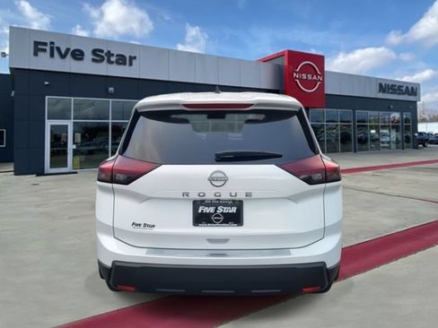Used 2026 Nissan Rogue SV FWD image 3