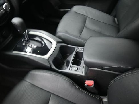 Used 2016 Nissan Rogue SL FWD image 31