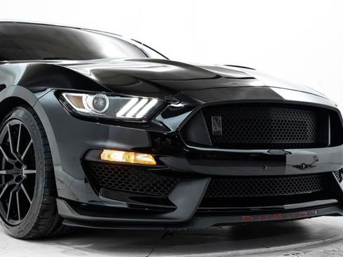 Used 2018 Ford Mustang Shelby GT350 w/ Convenience Package image 16