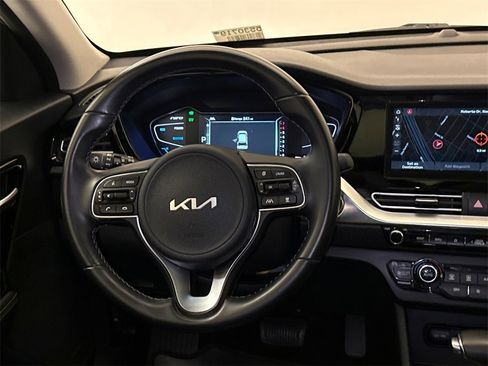 Used 2022 Kia Niro Touring Special Edition image 16