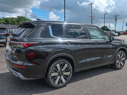 New 2025 Mitsubishi Outlander AWD image 10
