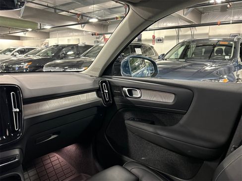 Certified 2024 Volvo XC40 B5 Plus w/ Protection Package Premier image 25