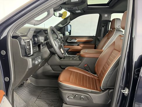 Used 2024 GMC Sierra 2500 Denali Ultimate AWD/4WD image 5
