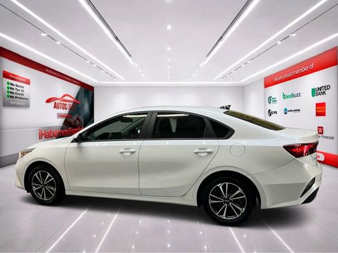 Used 2023 Kia Forte LXS w/ LXS Technology Package FWD image 4