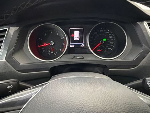 Used 2020 Volkswagen Tiguan SE R-Line FWD image 27