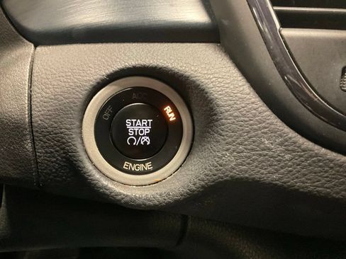 Used 2015 Chrysler 200 S FWD image 18