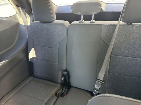 Used 2024 Chevrolet Traverse LT image 32