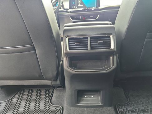 Used 2024 Volkswagen Atlas Cross Sport SE image 27