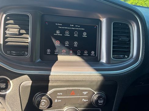 Used 2019 Dodge Charger SXT RWD image 13