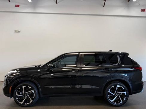 Used 2022 Mitsubishi Outlander SE image 3