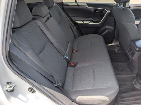 Used 2022 Toyota RAV4 LE AWD/4WD image 5