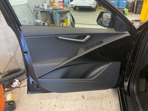 Certified 2025 Kia Niro EX image 10