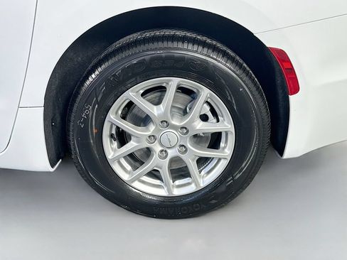 New 2027 Chrysler Pacifica Select FWD image 16