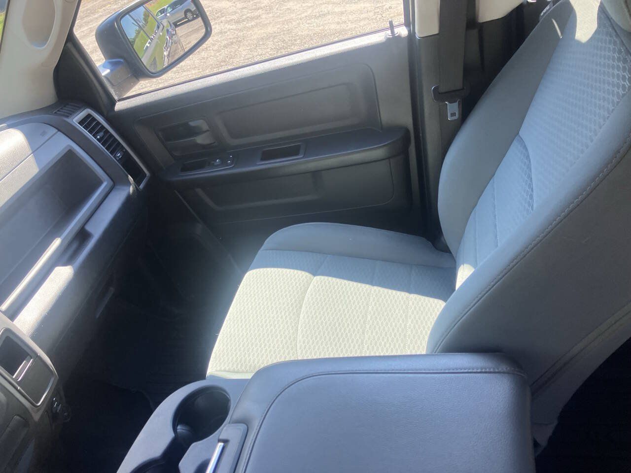 Used 2015 RAM 1500 Express RWD image 13