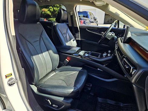 Used 2022 Lincoln Nautilus Reserve w/ Luxury Package image 15