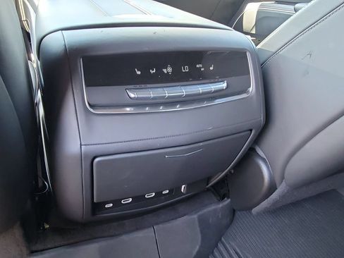 Certified 2024 Cadillac Escalade ESV Premium Luxury Platinum AWD/4WD image 21