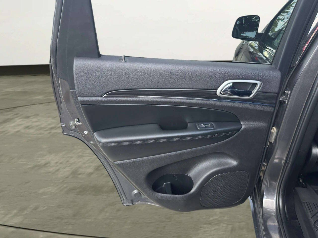 Used 2019 Jeep Grand Cherokee Limited AWD/4WD image 12