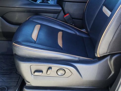 Used 2023 GMC Yukon AT4 w/ AT4 Premium Package AWD/4WD image 16