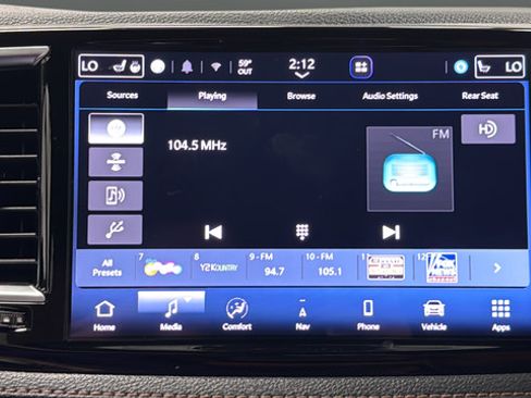 Used 2025 Chrysler Pacifica Pinnacle w/ Trailer Tow Group AWD/4WD image 33