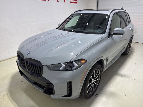 Used 2025 BMW X5 xDrive40i w/ M Sport Package image 9