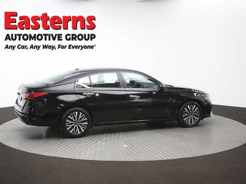 Used 2025 Nissan Altima 2.5 SV FWD image 43