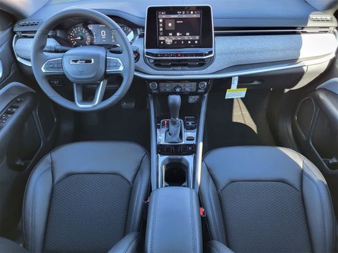 New 2026 Jeep Compass Latitude image 18