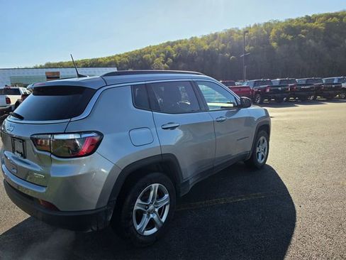 Used 2023 Jeep Compass Latitude w/ Convenience Group AWD/4WD image 5