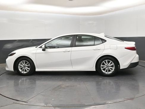 Used 2025 Toyota Camry LE FWD image 5