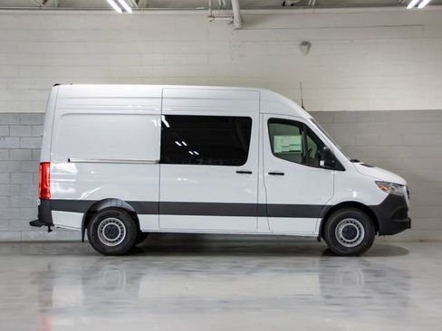 Used 2024 Mercedes-Benz Sprinter 2500 image 2