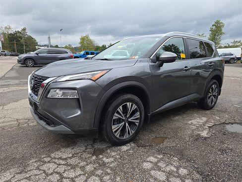 Used 2022 Nissan Rogue SV w/ SV Premium Package image 9