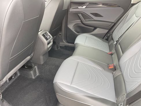 New 2026 Volkswagen Tiguan SE image 13