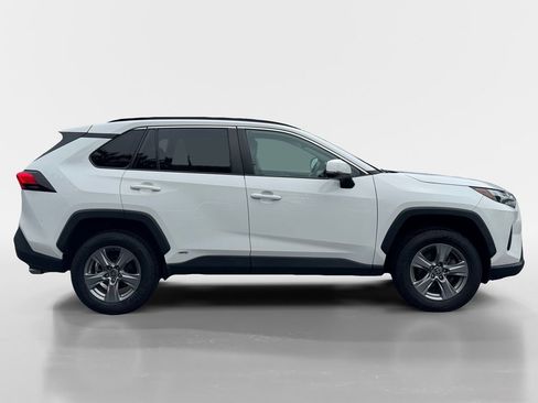 Used 2022 Toyota RAV4 XLE w/ Convenience Package AWD/4WD image 3