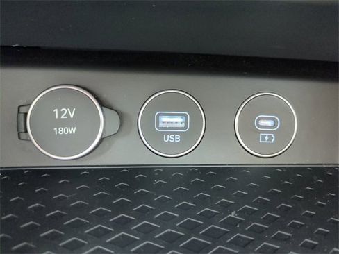 Certified 2025 Genesis G70 2.5T image 20