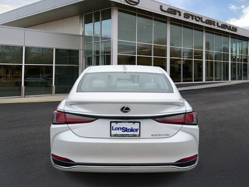 Used 2025 Lexus ES 300h ES 300h image 4