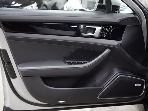 Used 2019 Porsche Panamera RWD image 9