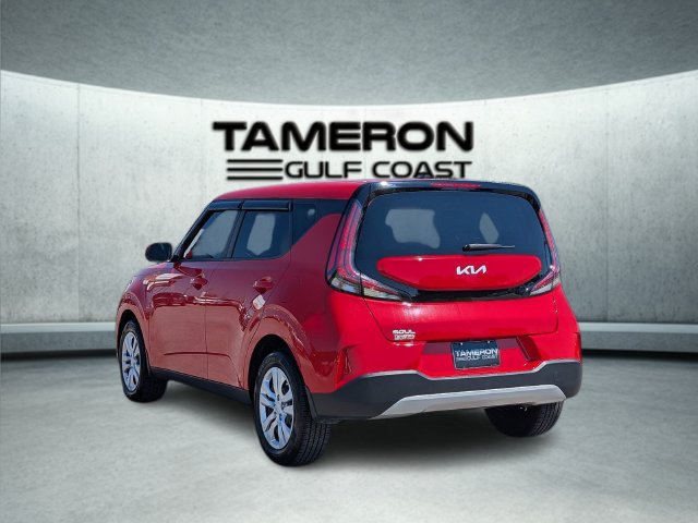 Used 2025 Kia Soul LX FWD image 3