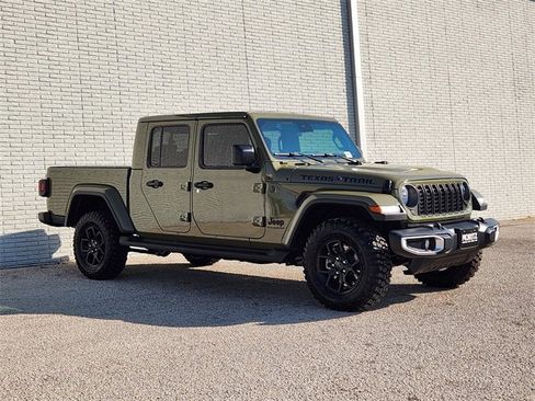 New 2025 Jeep Gladiator Sport image 2