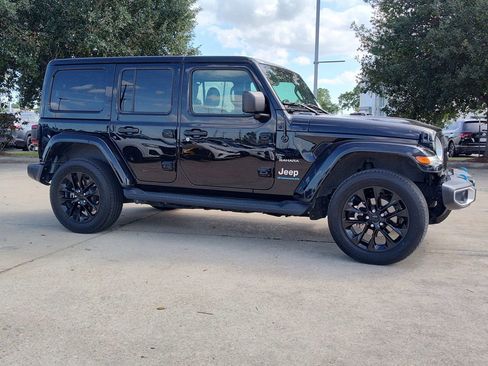 Used 2023 Jeep Wrangler Unlimited Sahara w/ Cold Weather Group AWD/4WD image 13